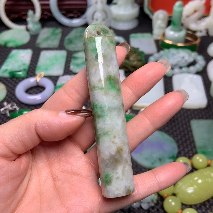 翡翠未镶嵌挂件清