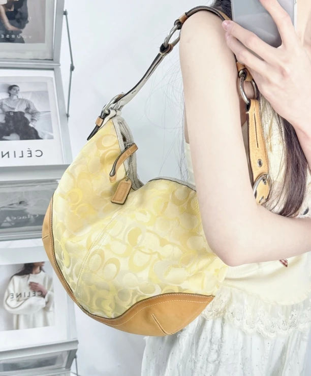 95新 COACH/蔻驰 奶黄色hobo单肩包/秋境 00172