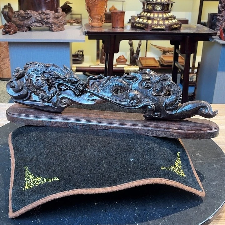 前***者紫檀木类端景台横财龙摆件