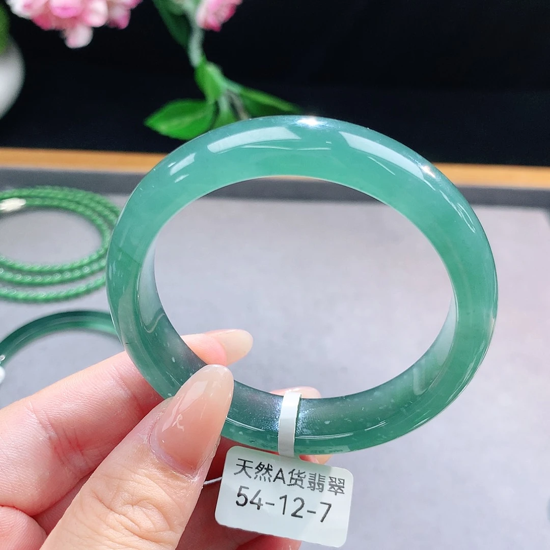 未镶嵌手镯（圆镯）翡翠