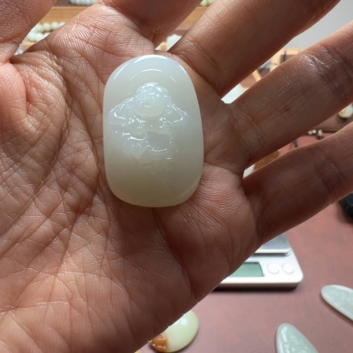 和田玉未镶嵌颈饰俄料佛