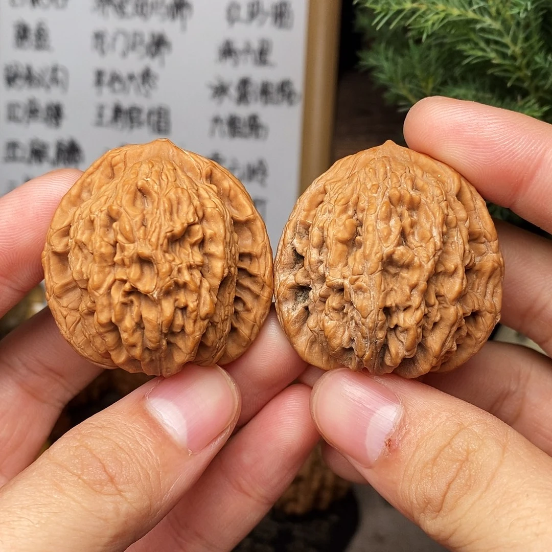 文玩核桃吊坠麦瑞虎头