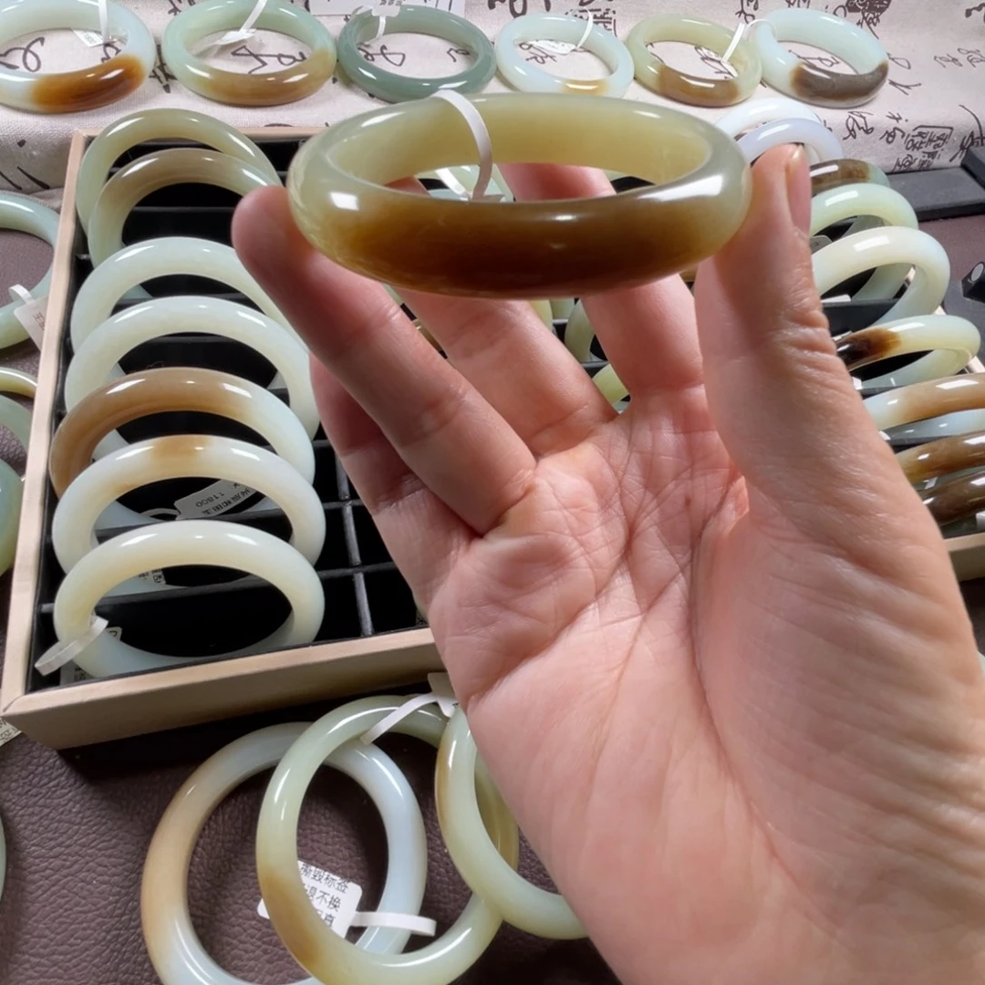 和田玉未镶嵌手镯