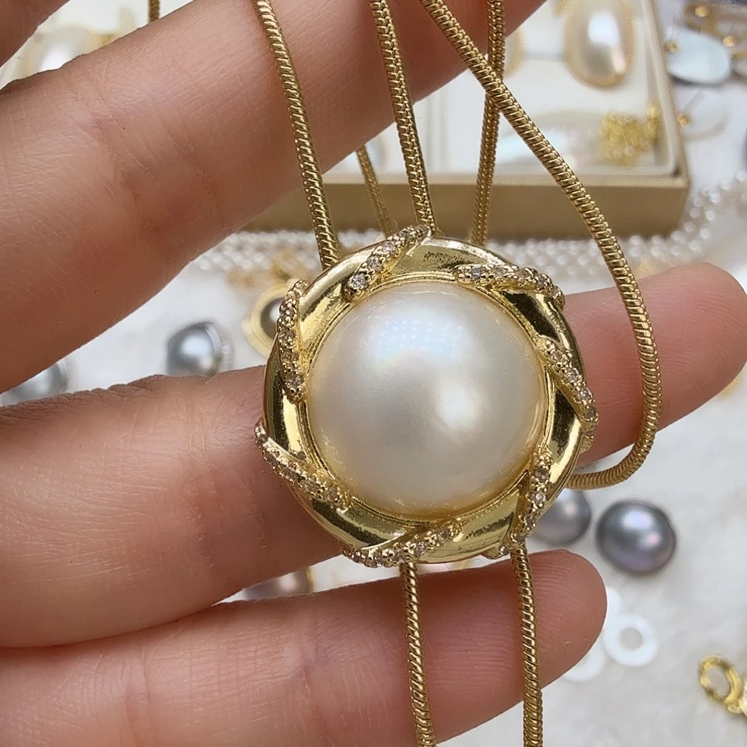 未镶嵌拼合珍珠（马贝珠）颈饰