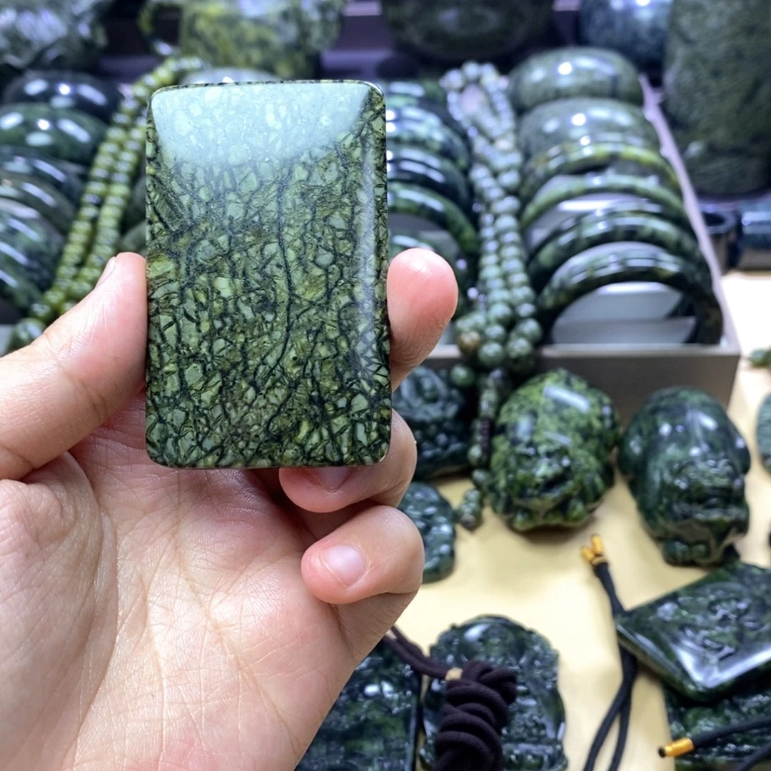 蛇纹石玉未镶嵌无事牌半**月