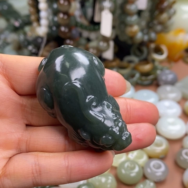 和田玉未镶嵌颈饰予