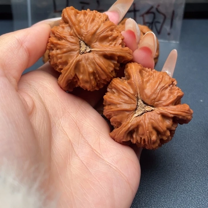 ****.文玩核桃吊坠白狮子