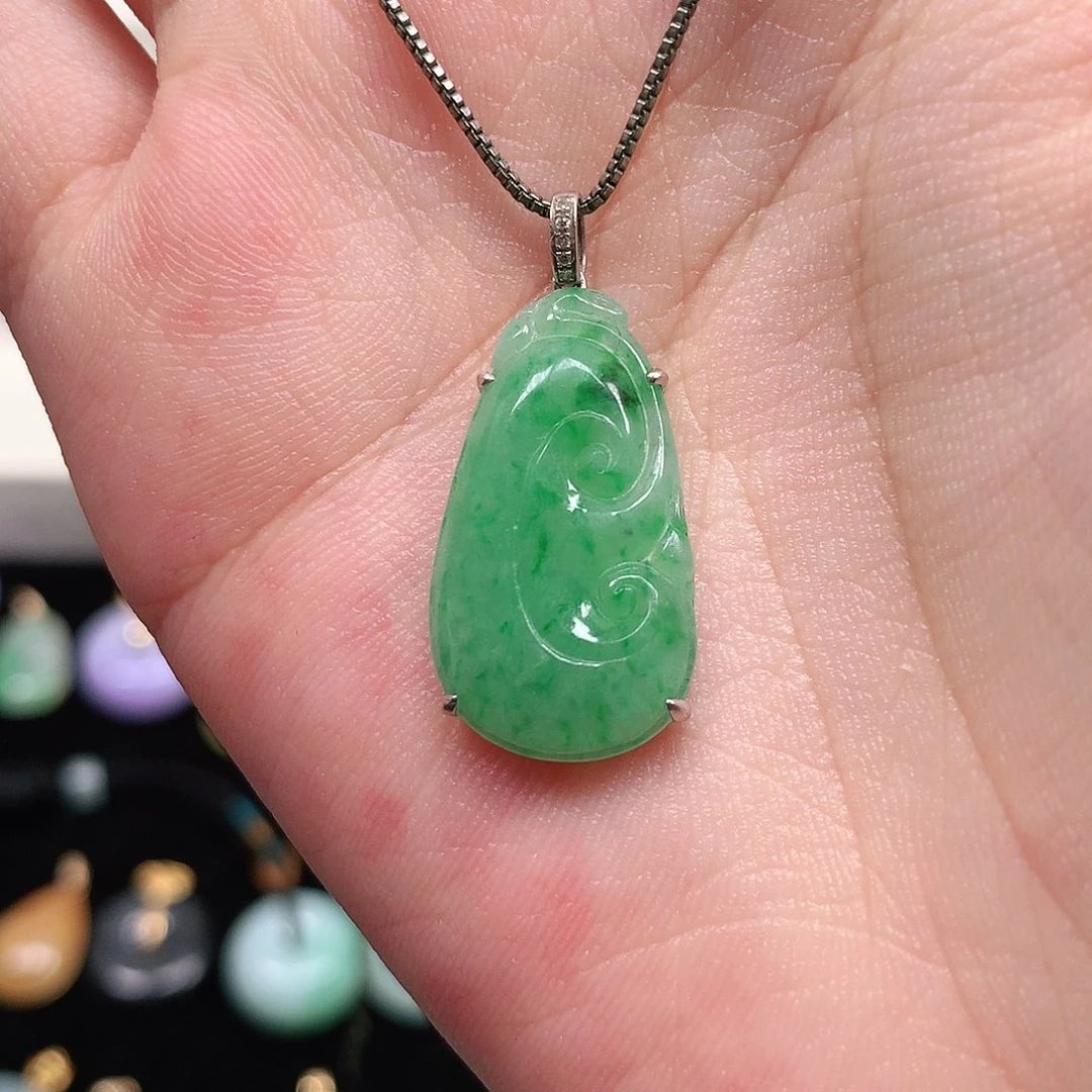 颈饰18K金镶嵌翡翠翡翠吊坠