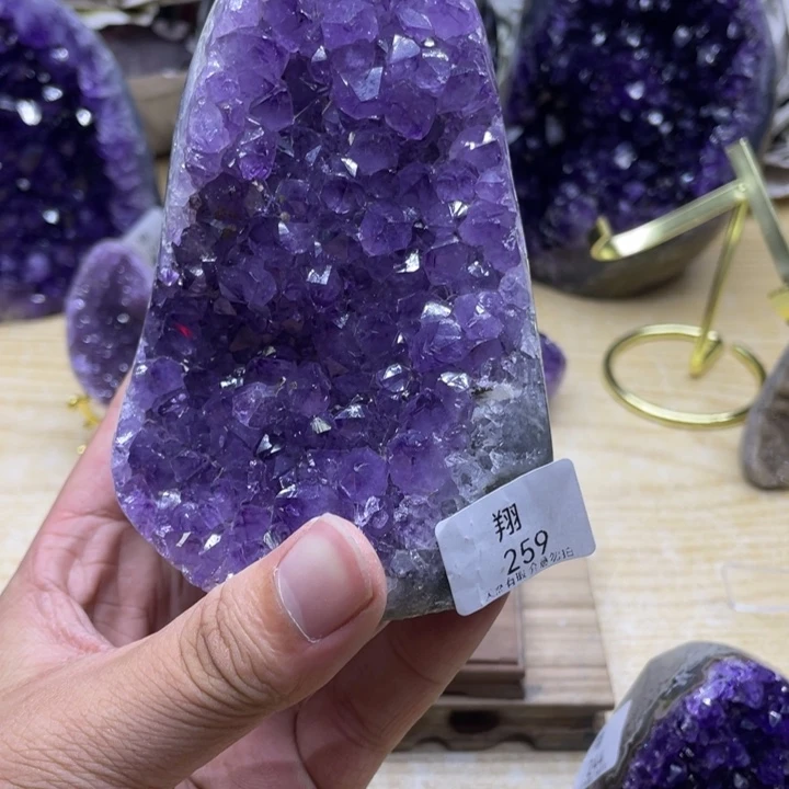 未镶嵌水晶大型摆件（非配饰）