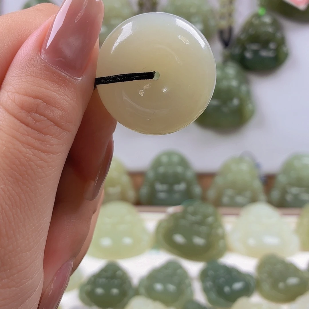 和田玉未镶嵌吊坠(赠链)