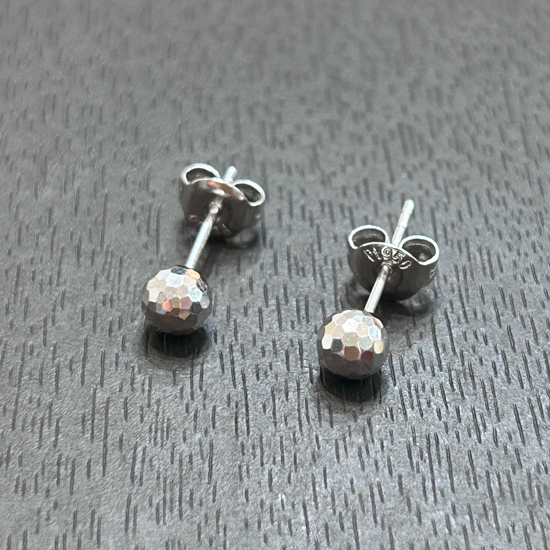 【店长专享】PT950铂金爆闪豆豆卡5MM耳钉BJE104