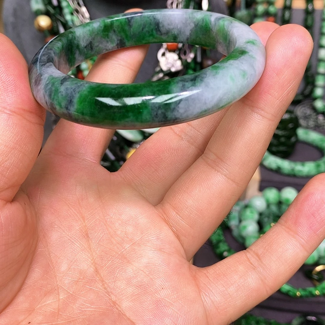 未镶嵌手镯翡翠漂亮美眉