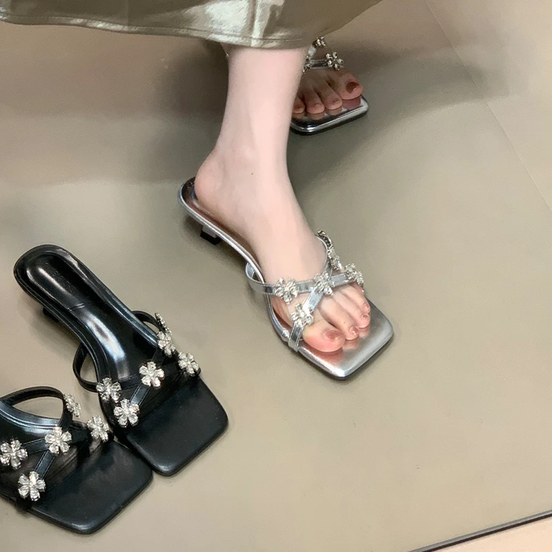 法式水钻拖鞋外穿酒杯跟2025年夏季方头露趾交叉带中跟凉拖女