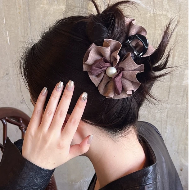 轻奢百搭珍珠缎面花苞抓夹精致优雅后脑勺盘发发饰鲨鱼夹