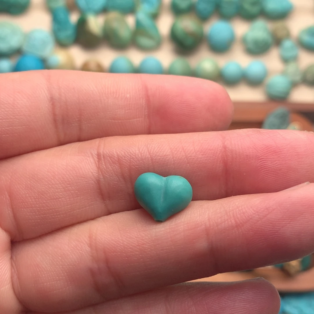 与***༅绿松石未镶嵌颈饰