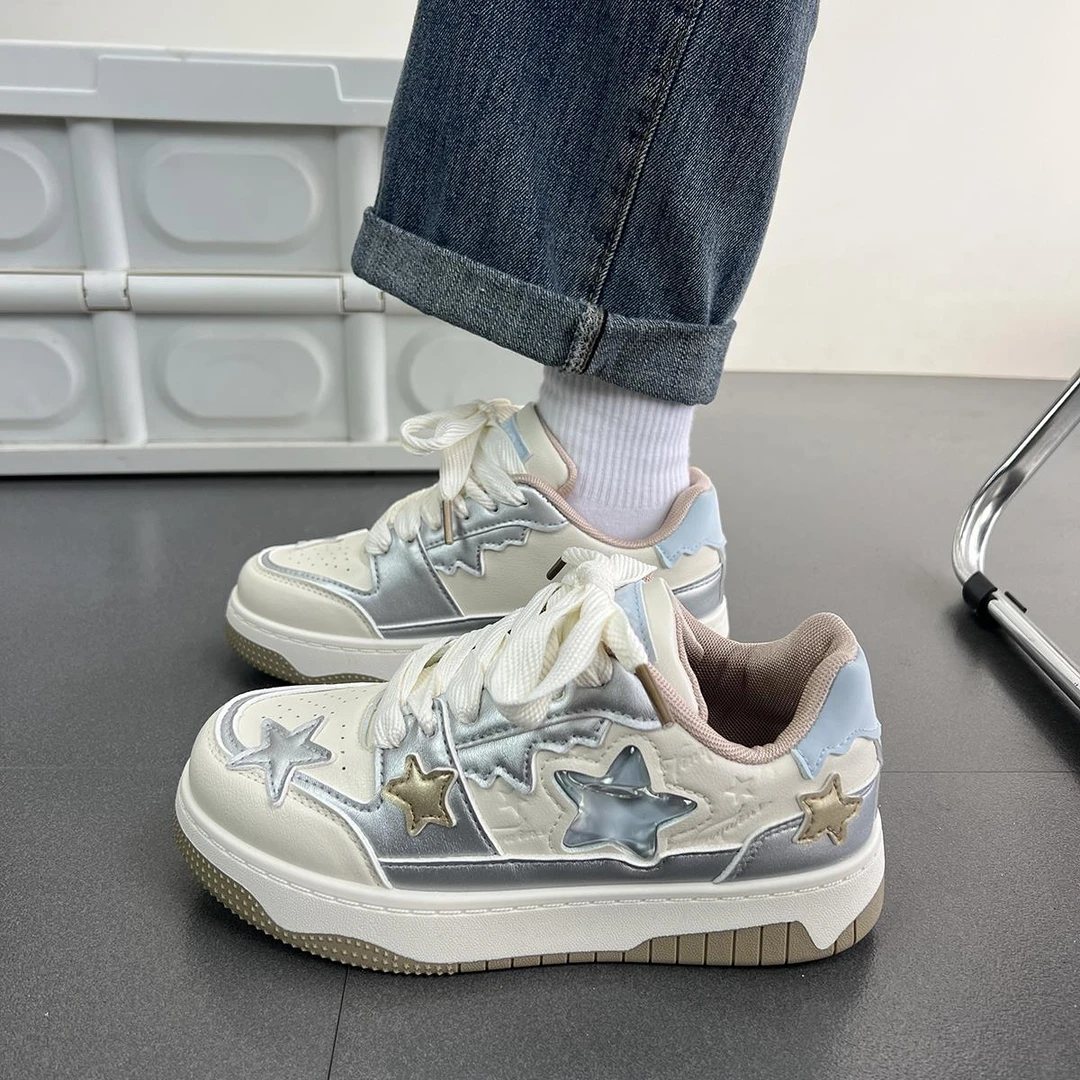 国潮小众复古银色星星板鞋女百搭厚底小白鞋休闲面包鞋子
