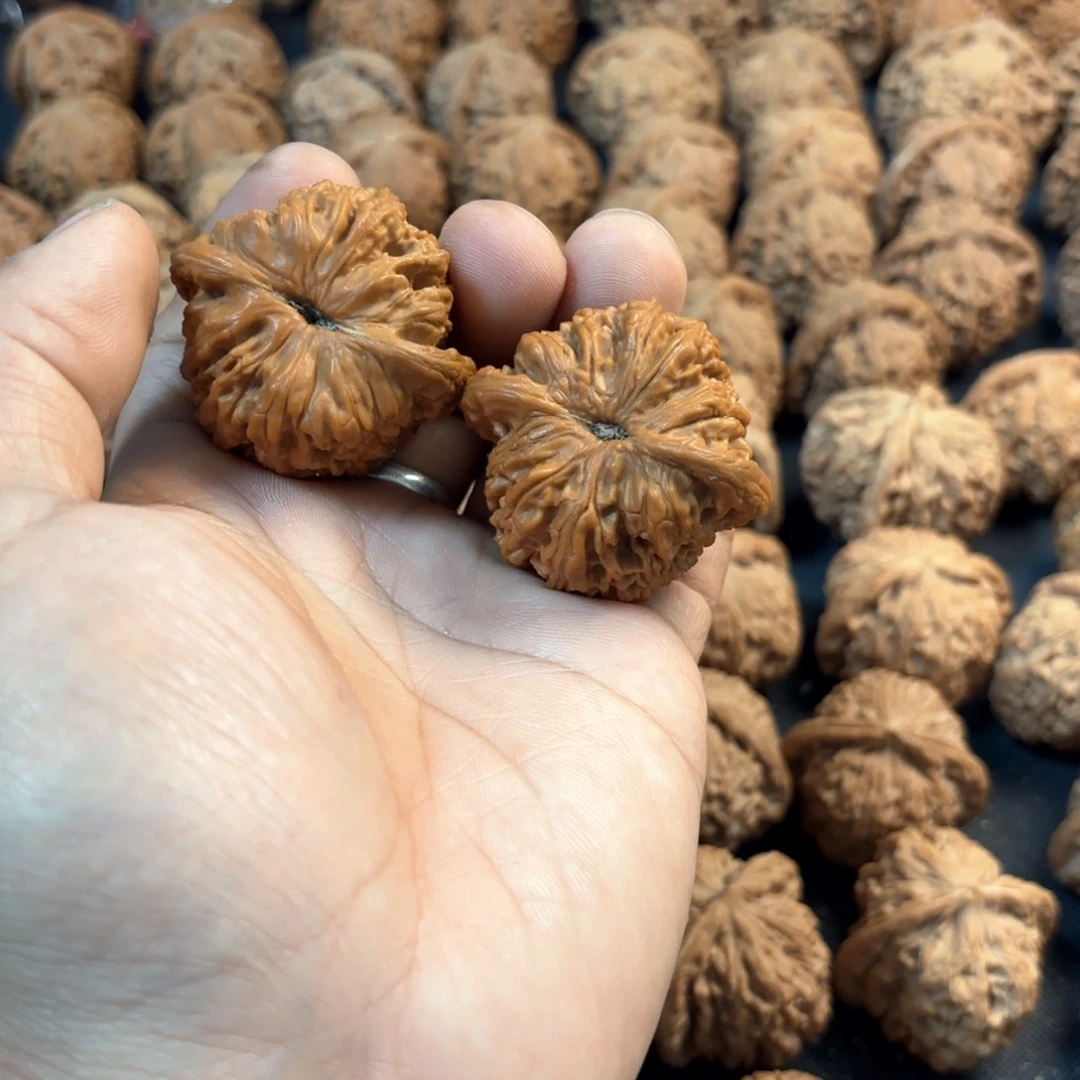 文玩核桃吊坠加****问绣球