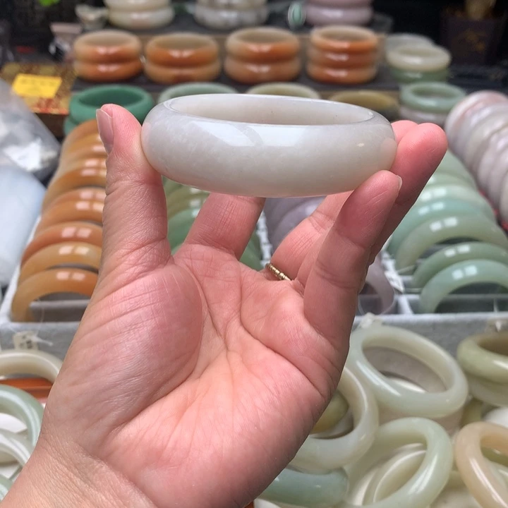 石英质玉（佘太翠）未镶嵌手镯57.7