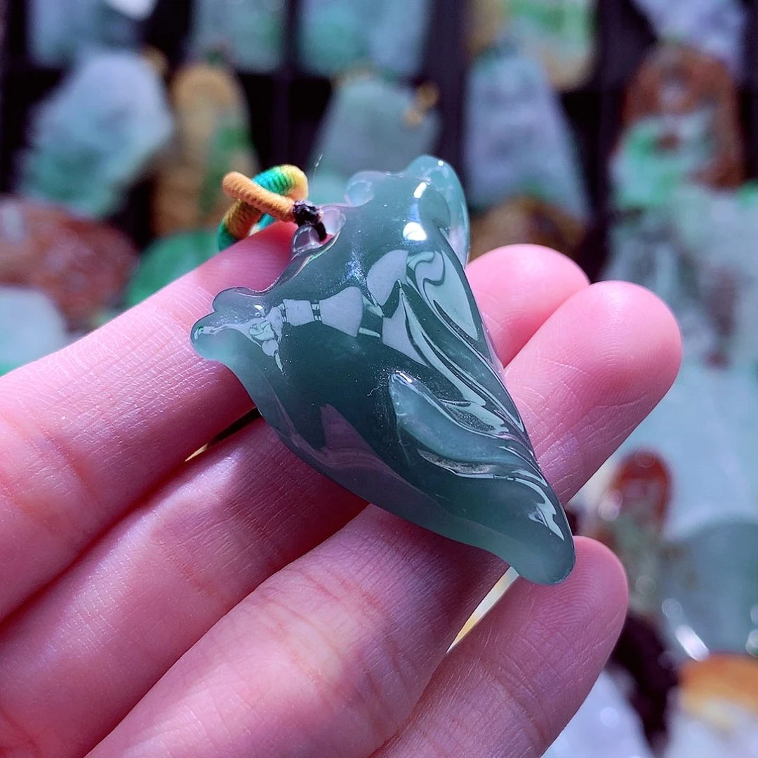 颈饰未镶嵌翡翠天然