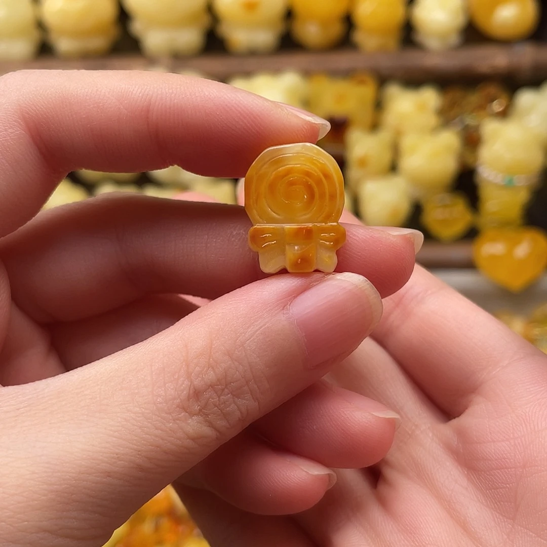 乔****未镶嵌琥珀珠宝奇石