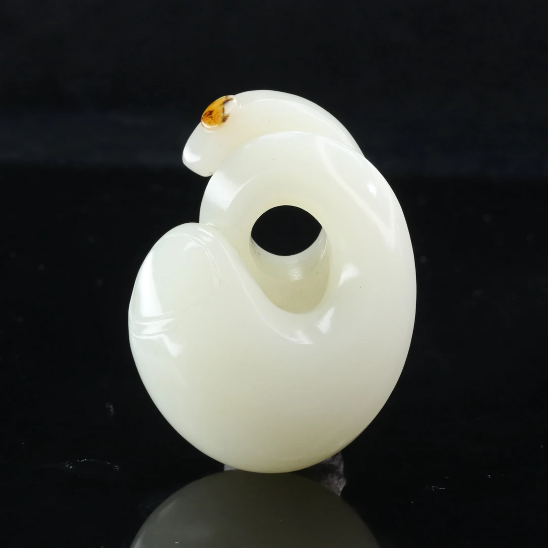 37和田玉金皮羊脂白吊坠/100609北京中保拍卖