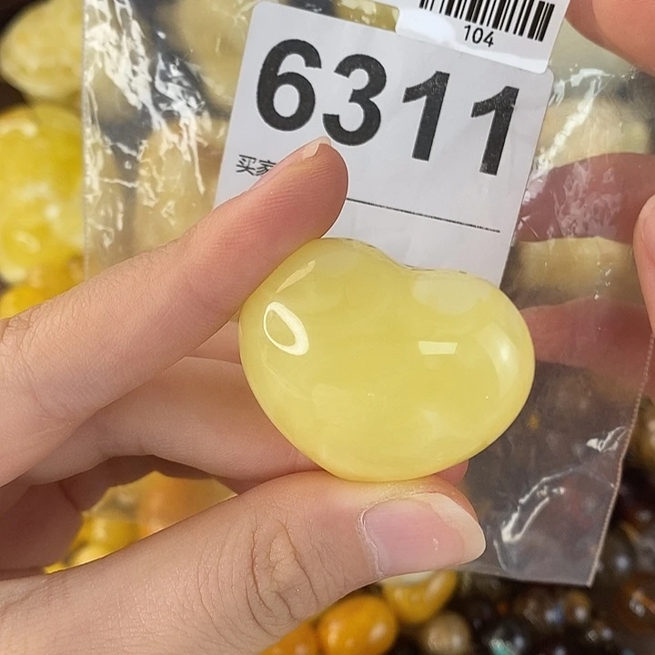 蜜蜡未镶嵌珠宝奇石