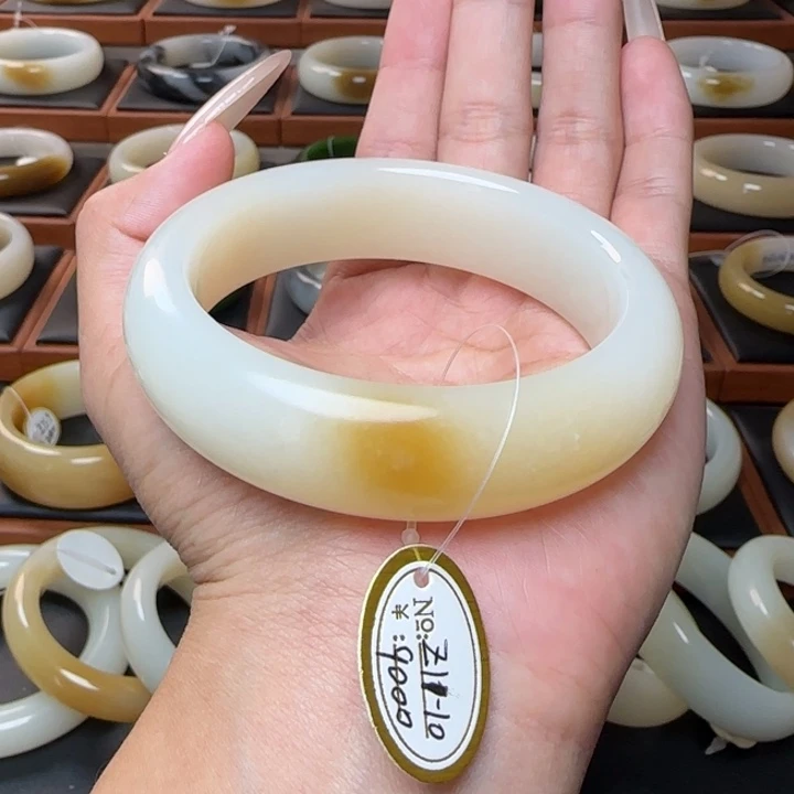 和田玉未镶嵌手镯金糖粉白59.4捡漏