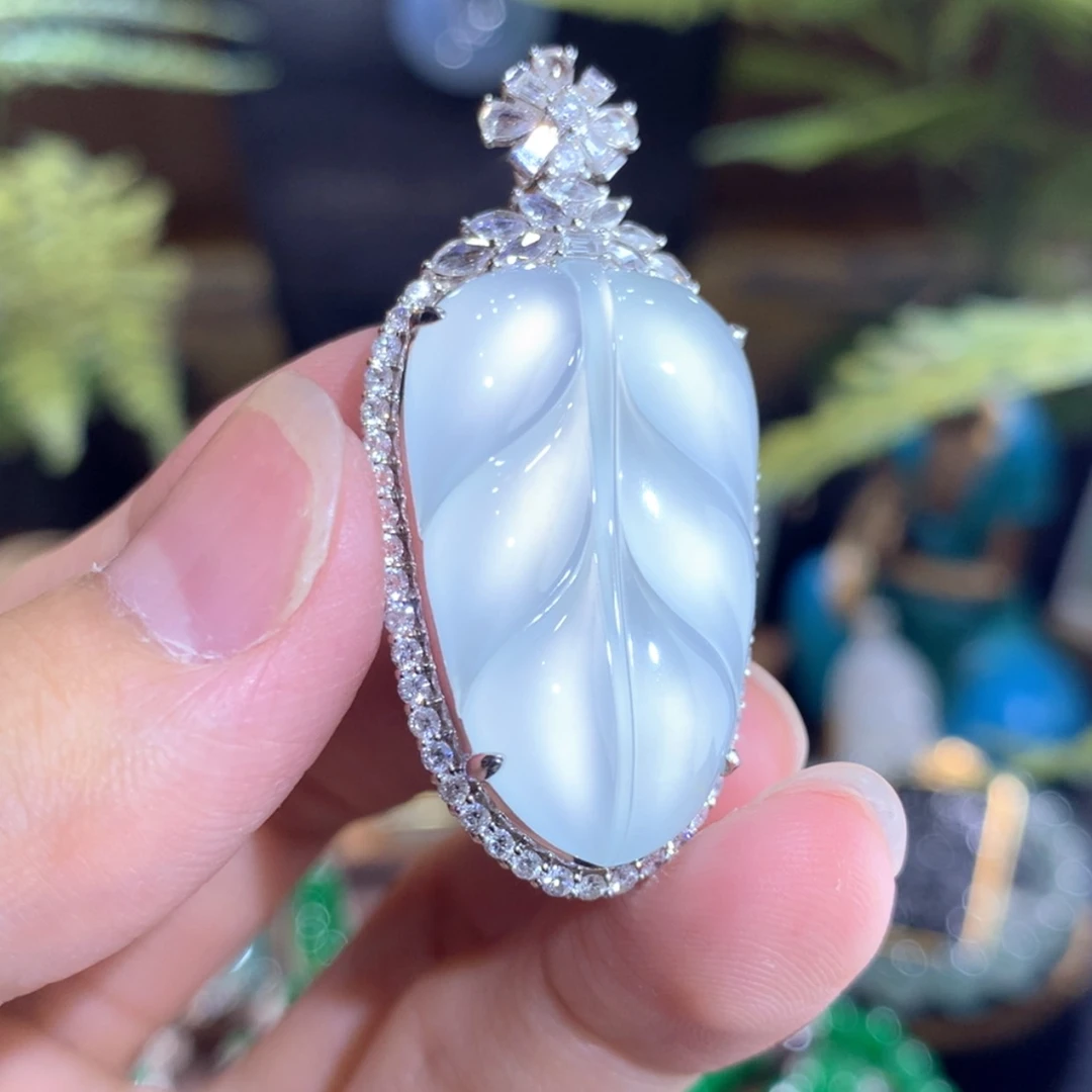 【闪购商品】翡翠18K金镶嵌颈饰叶子