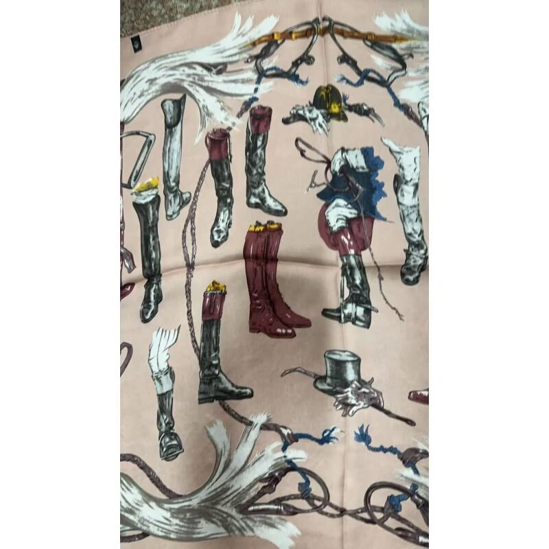 V312 粉色靴子60*60左右围巾 D3