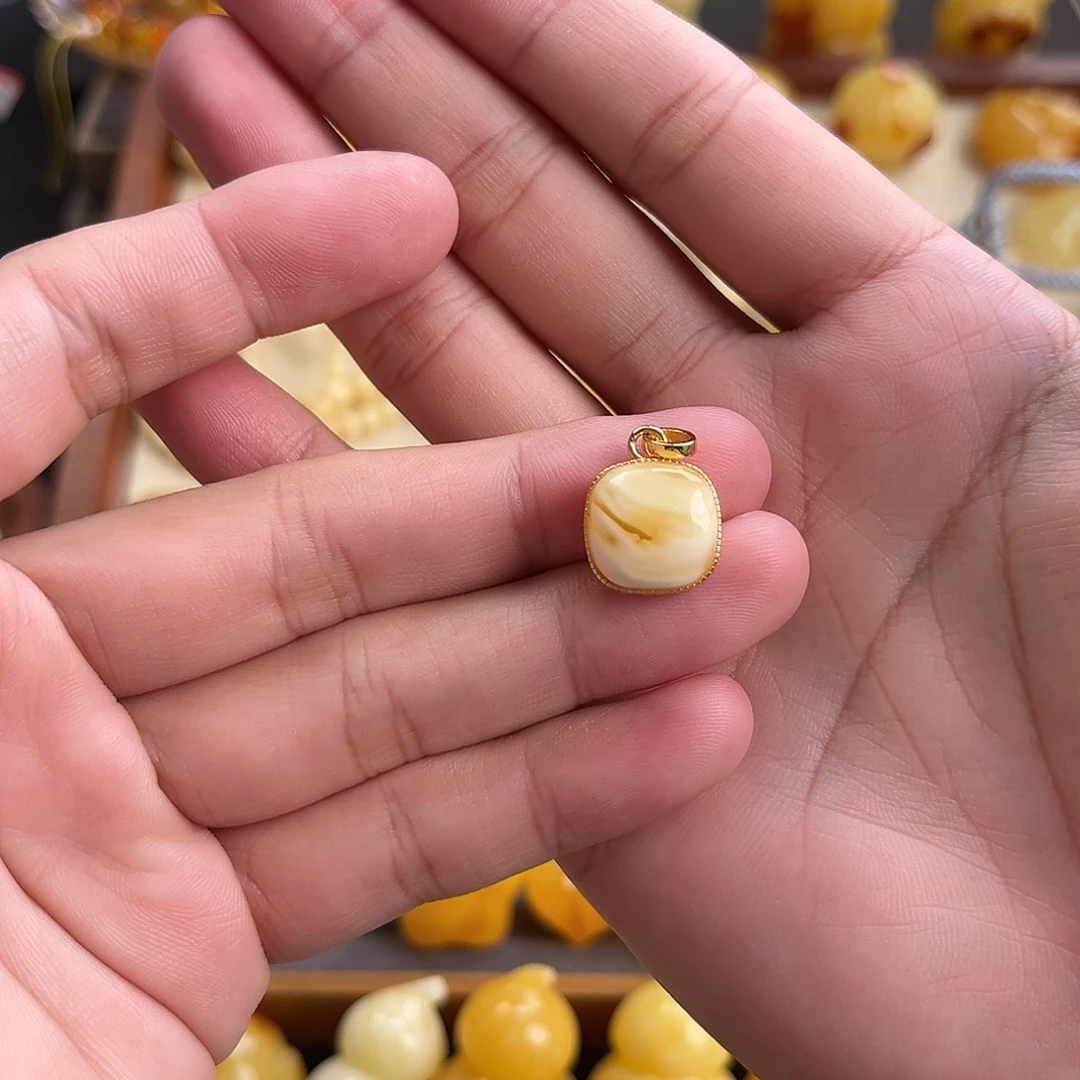 琥珀未镶嵌珠宝奇石