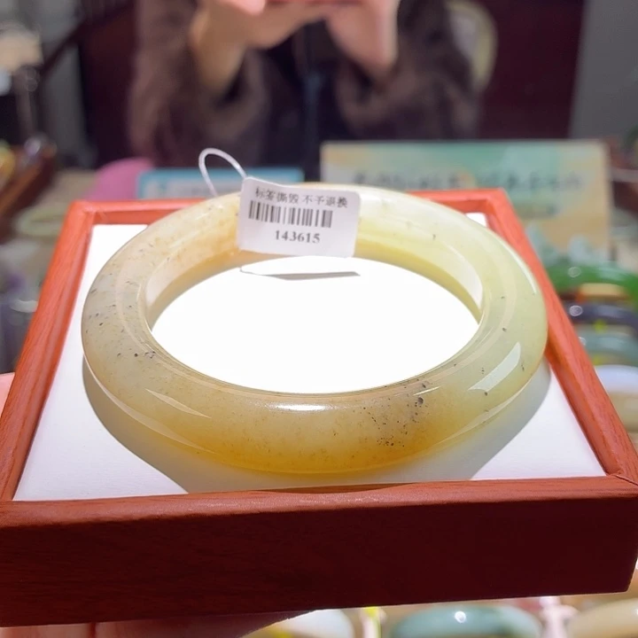 和田玉未镶嵌手镯4。 61/62