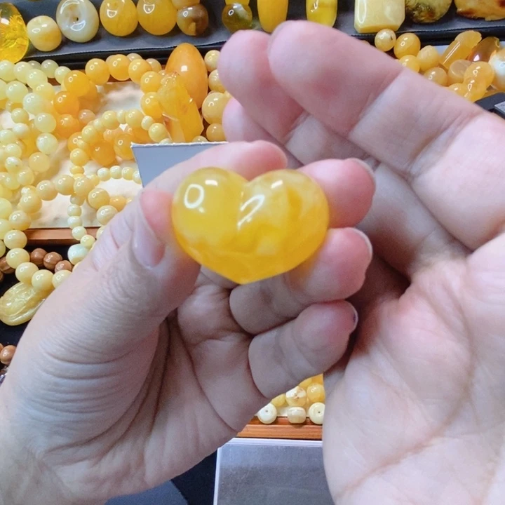 琥珀未镶嵌颈饰天然蜜蜡