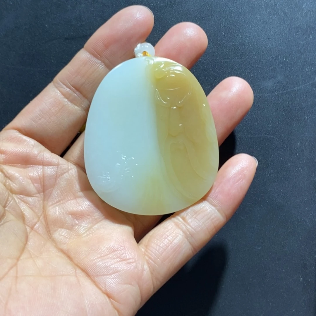 颈饰未镶嵌和田玉月**狼