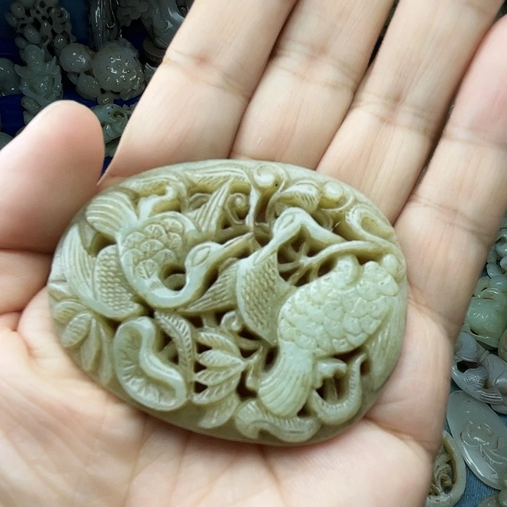 颈饰未镶嵌和田玉（青白玉）
