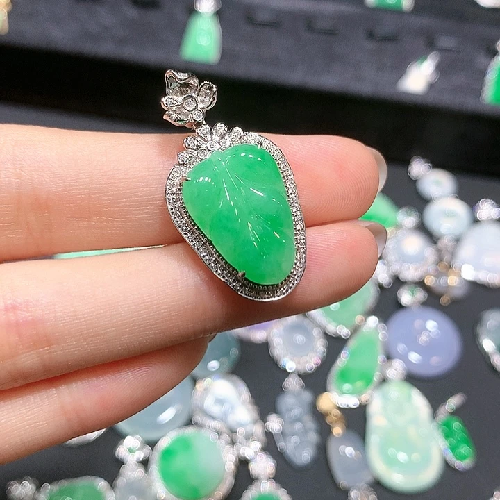 翡翠18K金镶嵌颈饰缅甸翡翠