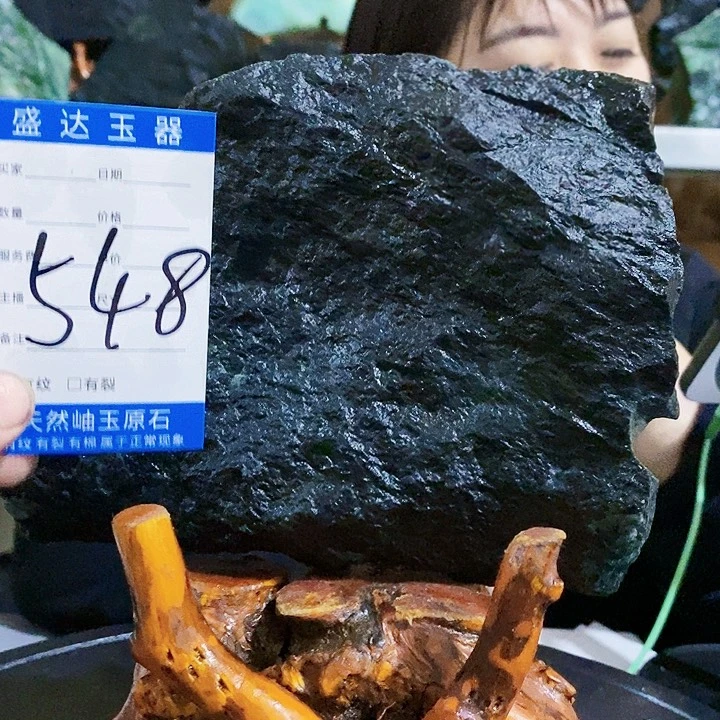 蛇纹石玉原石未镶嵌