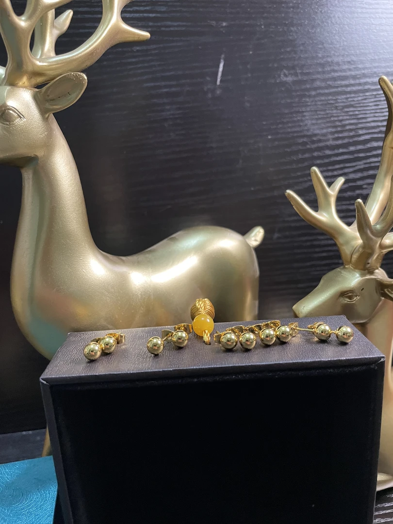 A72-圆球耳坠（带礼盒多样性发一件）