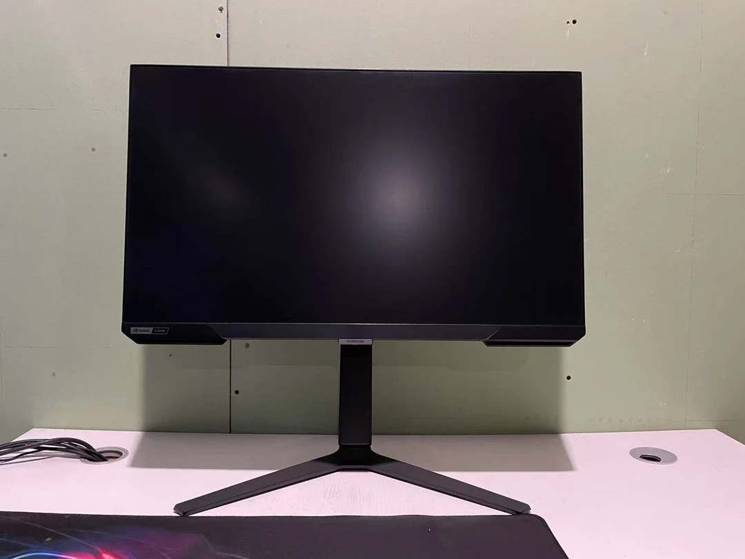 9新 Samsung/三星 32寸直面IPS面板2K/165HZ电竞高刷玄龙骑士G5