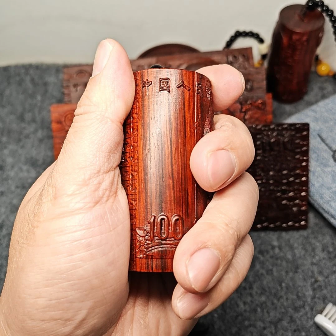 木手中有钱手把件四个人物老款