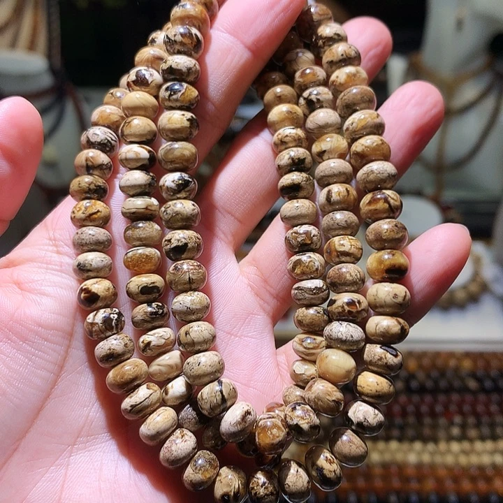 攀****裸石琥珀未镶嵌今天