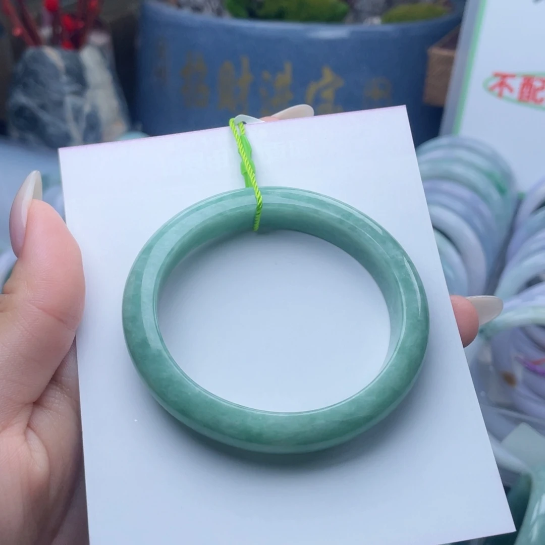 翡翠未镶嵌手镯54.5贵妃