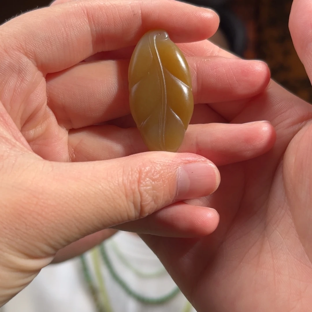 和田玉未镶嵌吊坠(不含链)糖叶子200