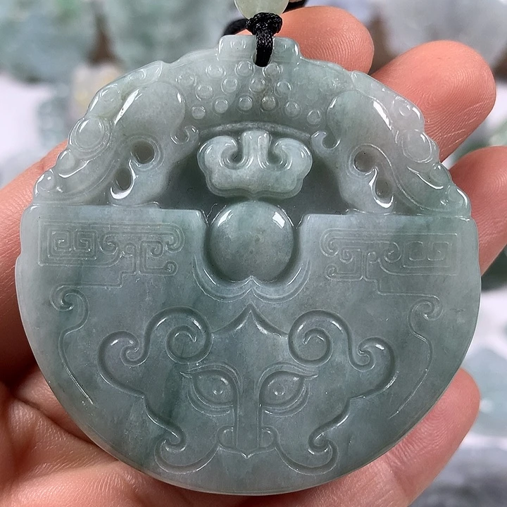 翡翠未镶嵌颈饰饕餮福利