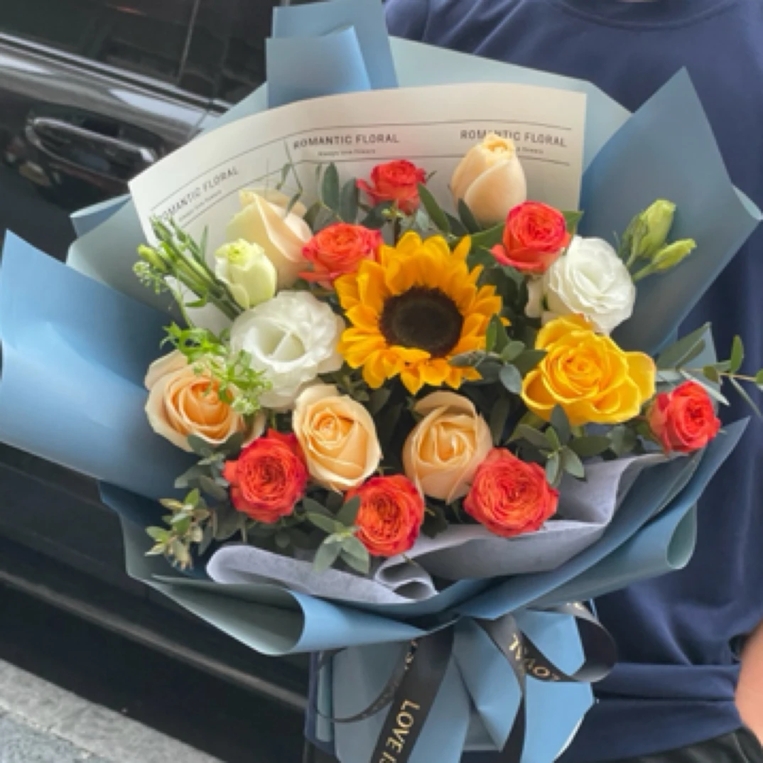 谢师宴毕业季小花束1朵向日葵6朵香槟玫瑰日常生日送花