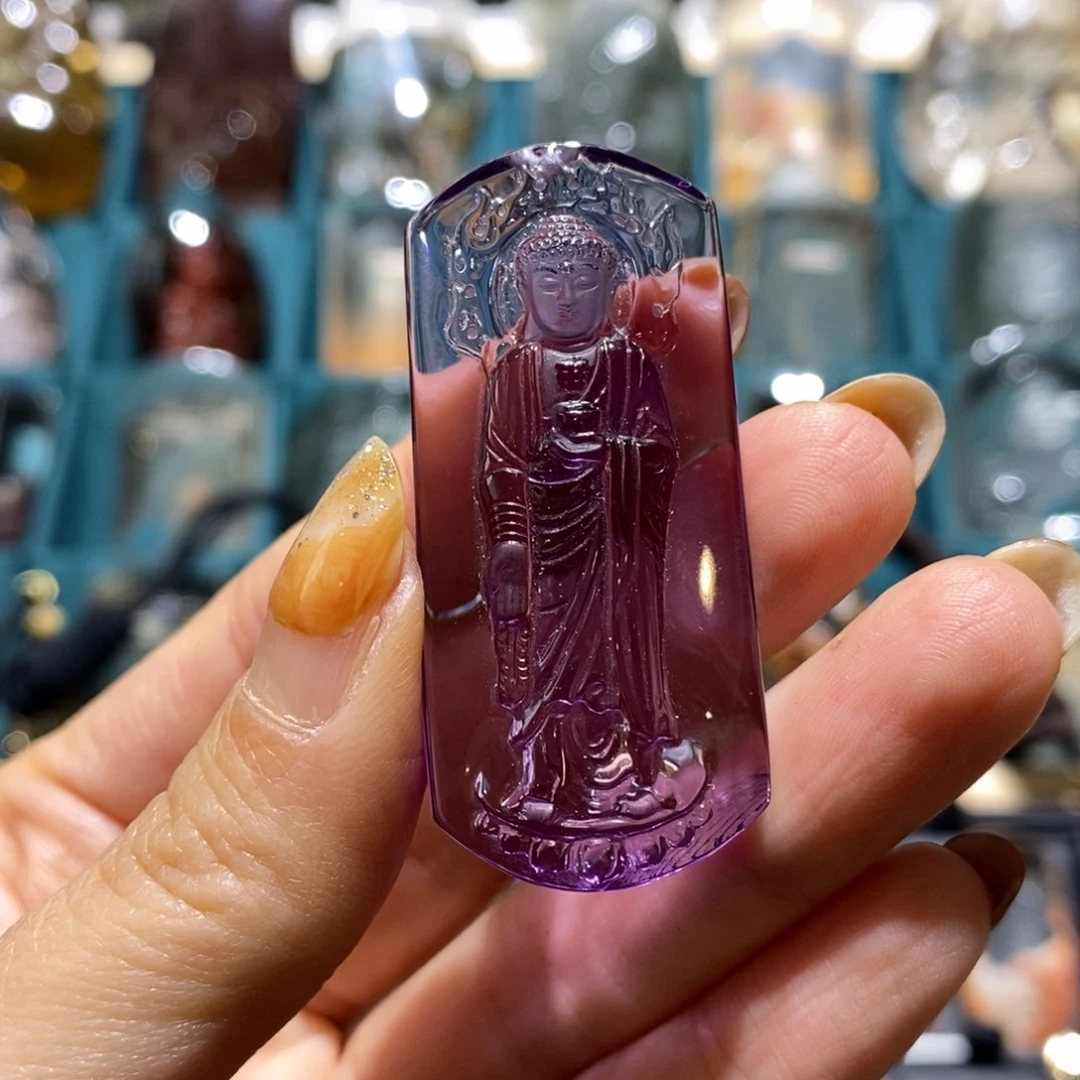 水晶颈饰未镶嵌以***，水晶
