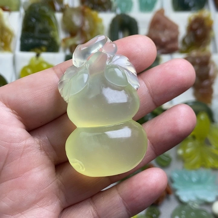 未镶嵌蛇纹石玉挂件