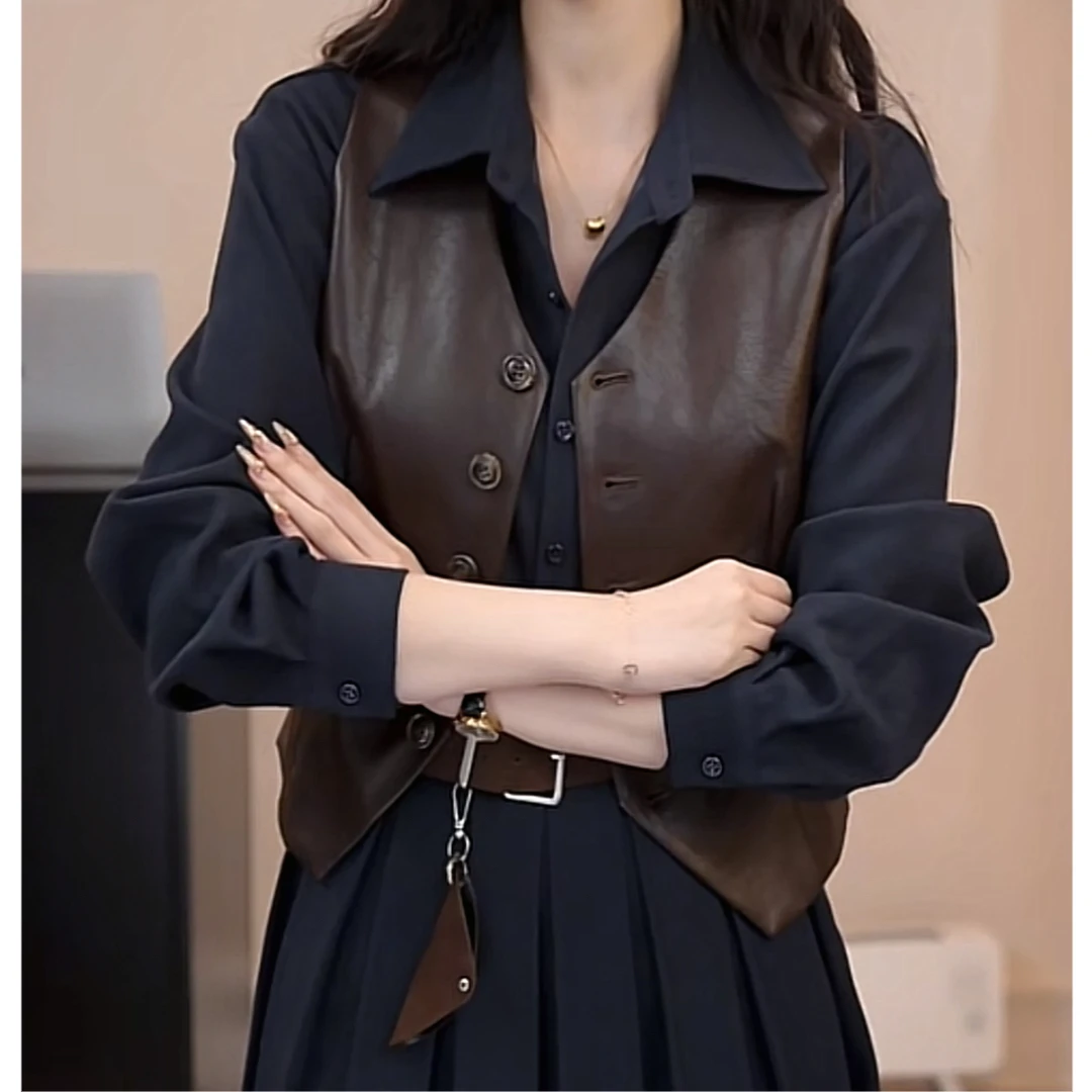 YUANLIANSU/圆脸酥【清浅铃月】秋季新款复古老钱风V领皮马甲上衣女