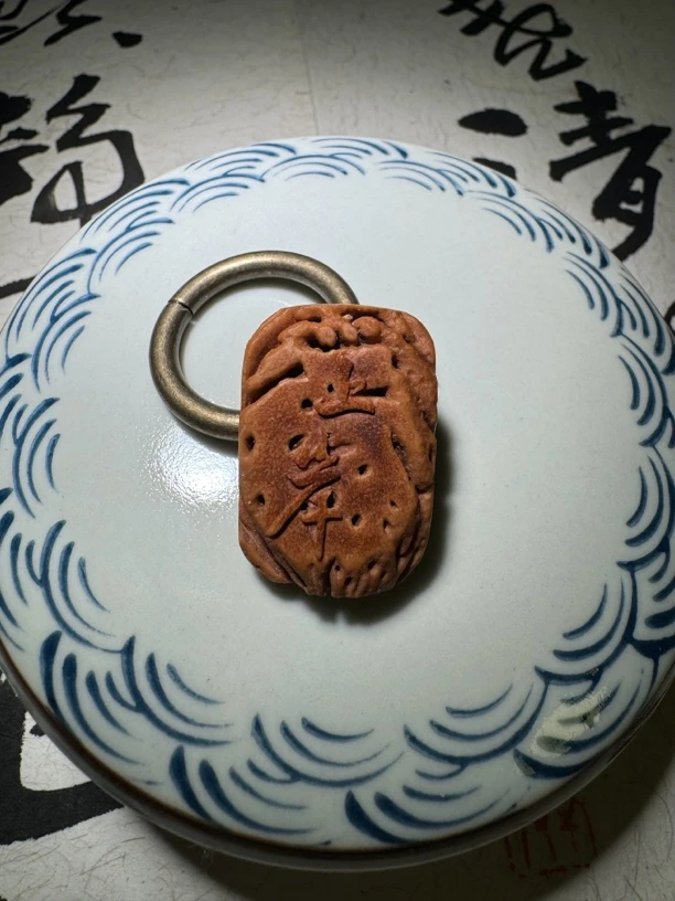 纯手工雕刻桃核牌子 尺寸30*20*11