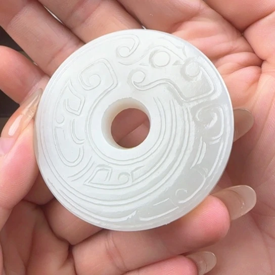 颈饰未镶嵌和田玉（糖玉）