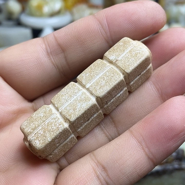 颈饰未镶嵌和田玉（糖玉）